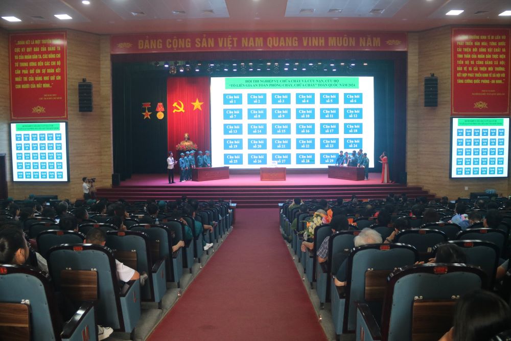 Huyện An Dương: 16 tổ liên gia an toàn phòng cháy chữa cháy sôi nổi tranh tài phần thi lý thuyết